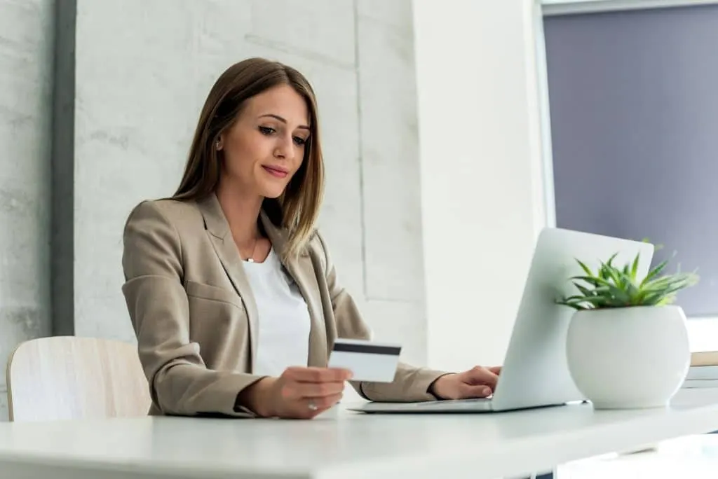 Découvrez les avantages incontournables du site de commerce en ligne ! Boostez vos ventes et faites exploser votre business grâce à ces astuces exclusives !